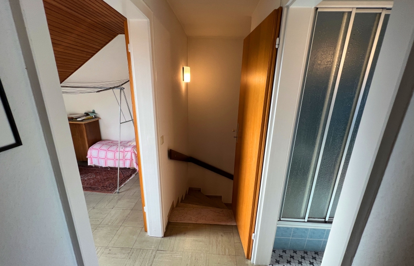 Kapitalanlage mit Wohnrecht: Tolle Doppelhaushälfte mit 5 Schlafzimmern in fußläufiger Nähe zum Moerser Schlosspark 
