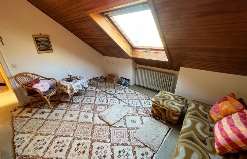 Kapitalanlage mit Wohnrecht: Tolle Doppelhaushälfte mit 5 Schlafzimmern in fußläufiger Nähe zum Moerser Schlosspark 