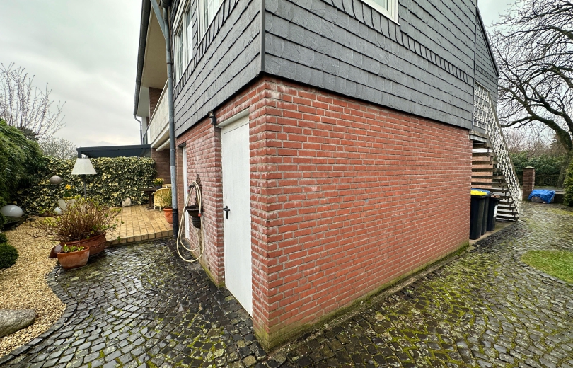 Traumhafte Doppelhaushälfte mit herausragender Wohnfläche und zweitem Eingang – unmittelbar am Ortskern Neukirchens